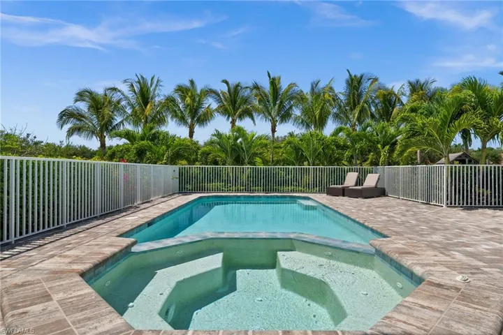 Pool & Spa