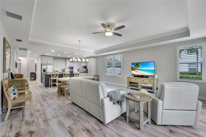 7801 Hawthorne Dr 2701, Naples, Florida 34113