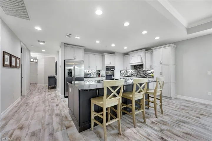 7801 Hawthorne Dr 2701, Naples, Florida 34113
