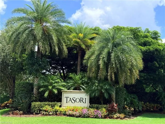 7801 Hawthorne Dr 2701, Naples, Florida 34113