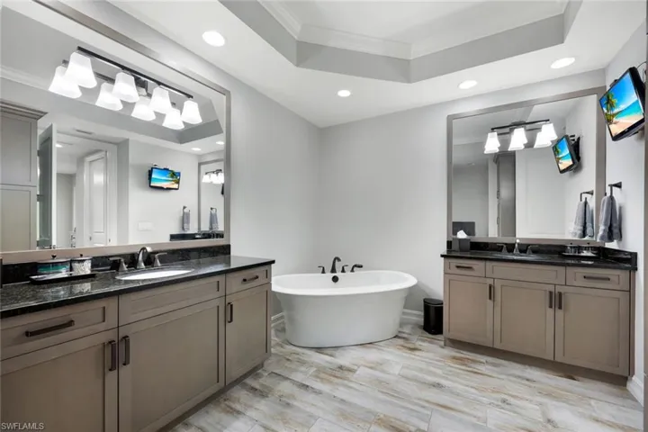 7801 Hawthorne Dr 2701, Naples, Florida 34113