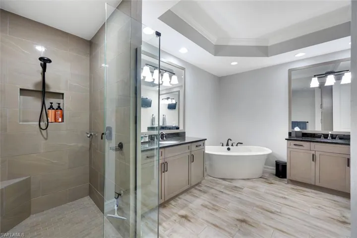 7801 Hawthorne Dr 2701, Naples, Florida 34113