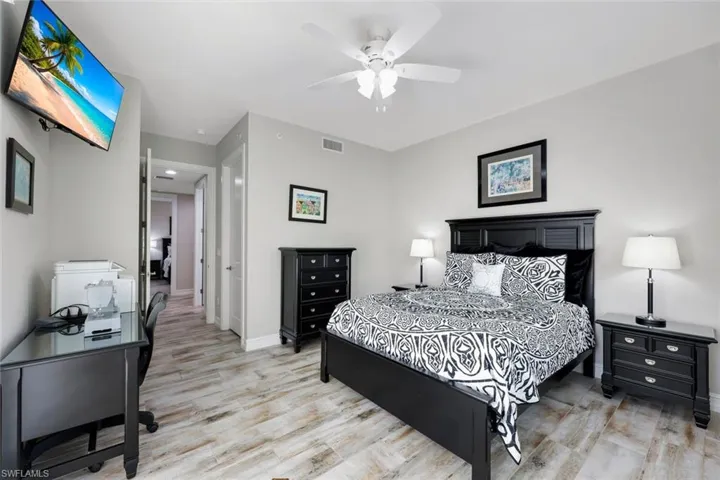 7801 Hawthorne Dr 2701, Naples, Florida 34113