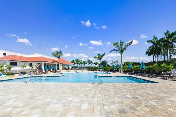 RESORT POOL