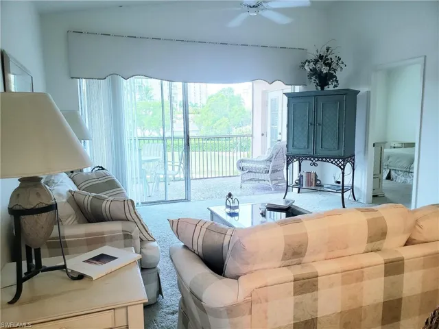 661 Wiggins Lake Dr 201, Naples, Florida 34110