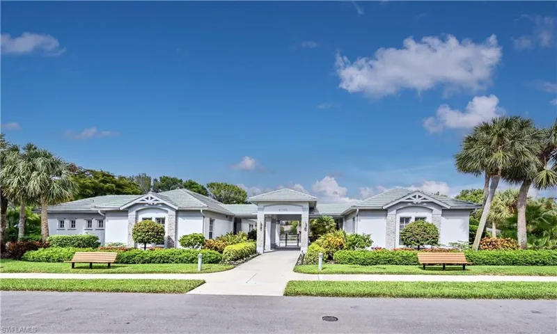 Ranch-style house featuring a front yard