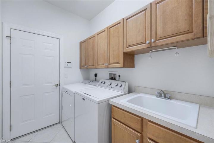 Laundry, Door to Garage