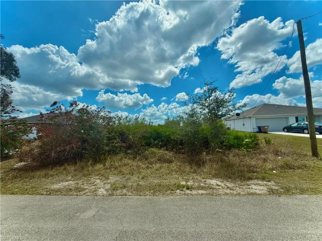 2613  71st W ST, Lehigh Acres, FL 33971