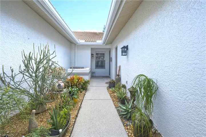 1064 Marblehead Dr N6, Naples, Florida 34104