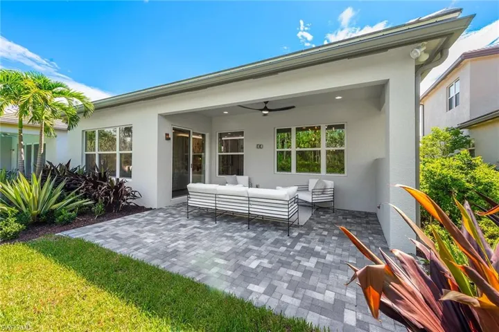 11261  Daphne  CT, Naples, FL 34120