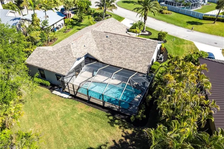 Birds eye view of property