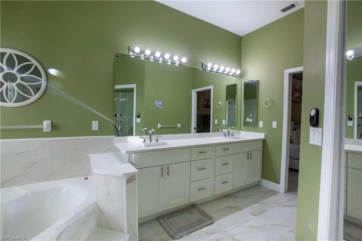 2549 Sw 38th St, Cape Coral, Florida 33914