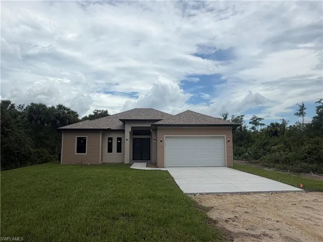 208 45th Ave Ne, Naples, Florida 34120