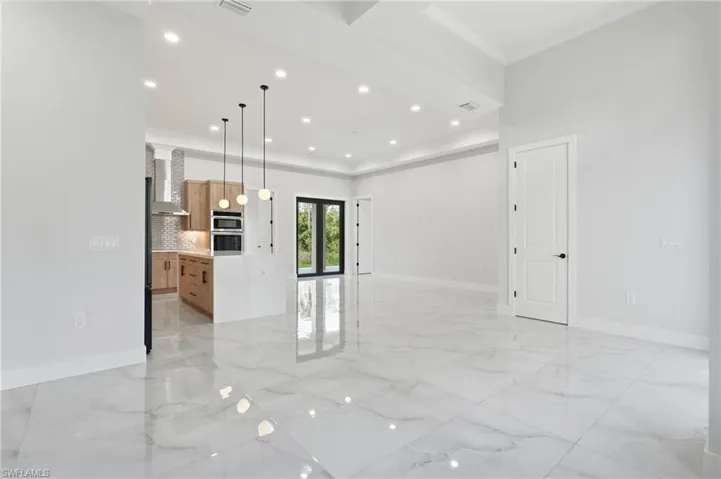 208 45th Ave Ne, Naples, Florida 34120