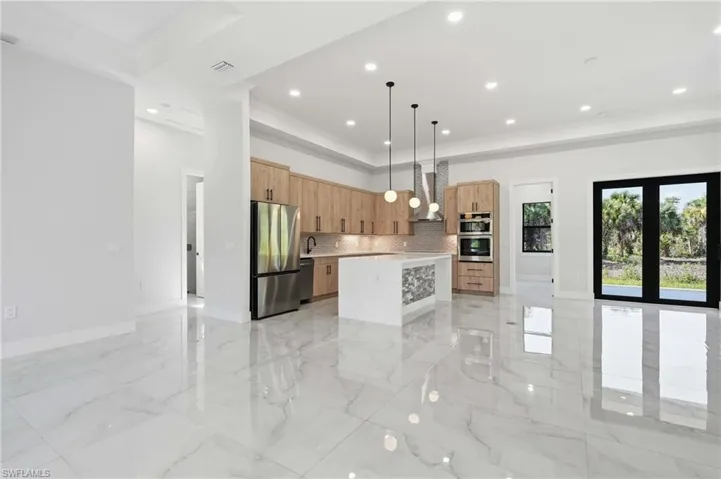 208 45th Ave Ne, Naples, Florida 34120