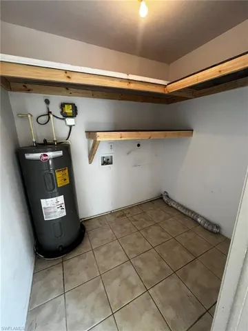 Laundry area with washer/dryer hook up