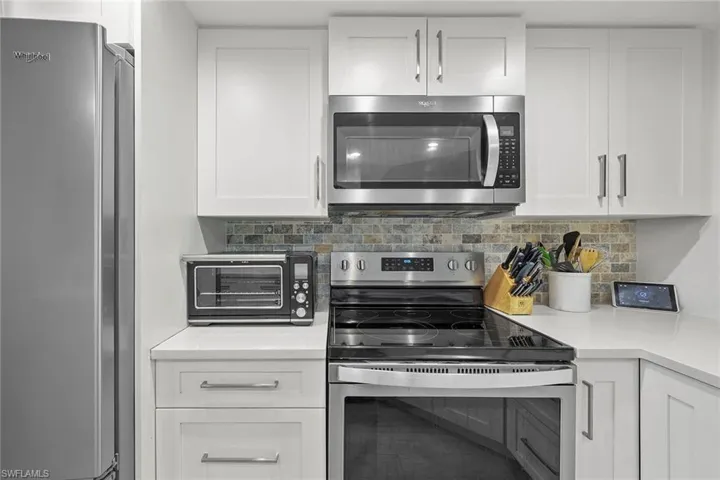 876  Gulf Pavilion  DR, Naples, FL 34108