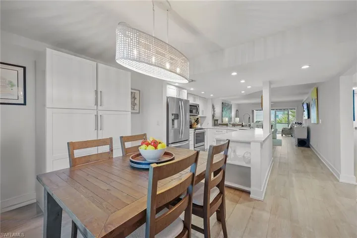 876  Gulf Pavilion  DR, Naples, FL 34108