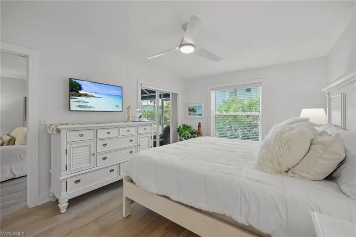 876  Gulf Pavilion  DR, Naples, FL 34108