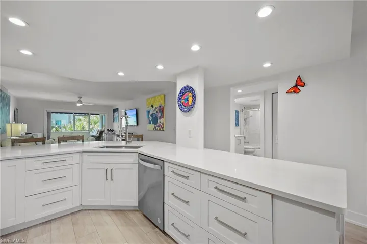 876  Gulf Pavilion  DR, Naples, FL 34108