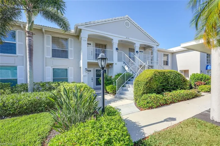 876  Gulf Pavilion  DR, Naples, FL 34108