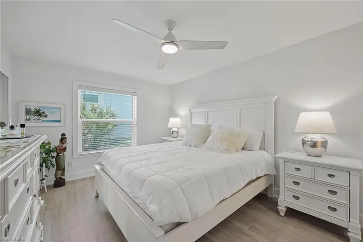 876  Gulf Pavilion  DR, Naples, FL 34108
