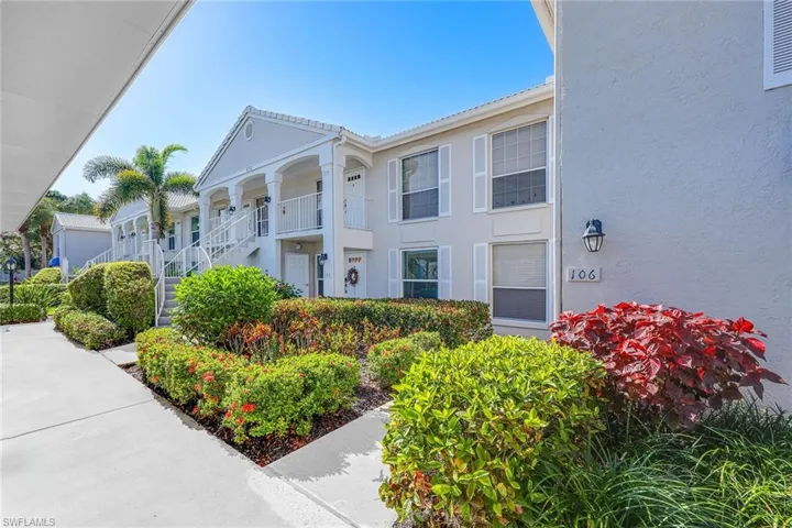 876  Gulf Pavilion  DR, Naples, FL 34108