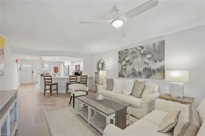 876  Gulf Pavilion  DR, Naples, FL 34108