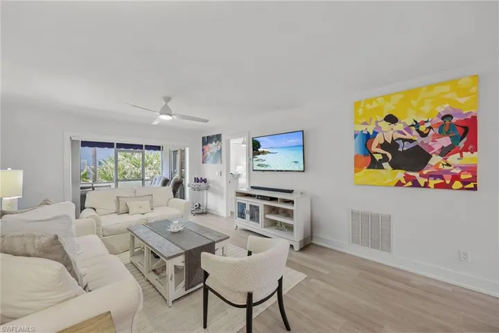 876  Gulf Pavilion  DR, Naples, FL 34108