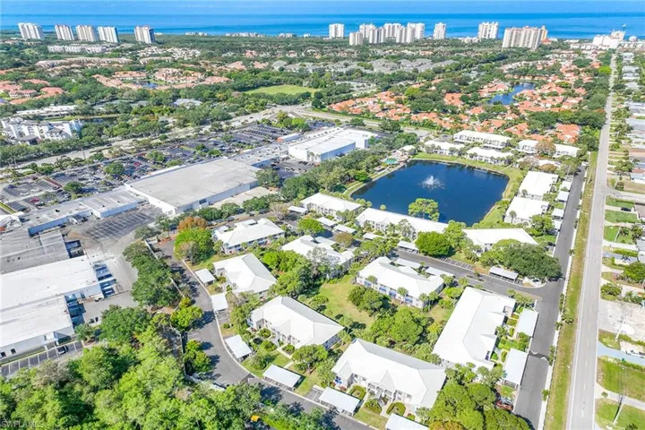 876  Gulf Pavilion  DR, Naples, FL 34108