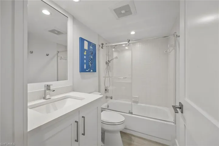 876  Gulf Pavilion  DR, Naples, FL 34108