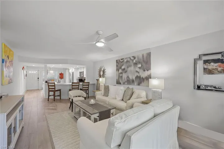 876  Gulf Pavilion  DR, Naples, FL 34108