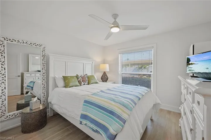 876  Gulf Pavilion  DR, Naples, FL 34108