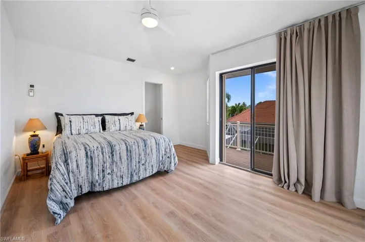 Upstairs 2nd Primary bedroom with balcony