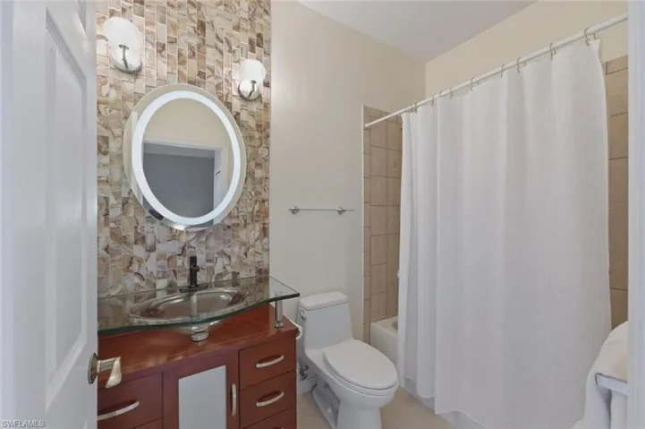 Full bath with vanity and shower / tub combo with curtain