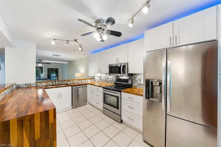 230  Timber Lake  CIR, Naples, FL 34104