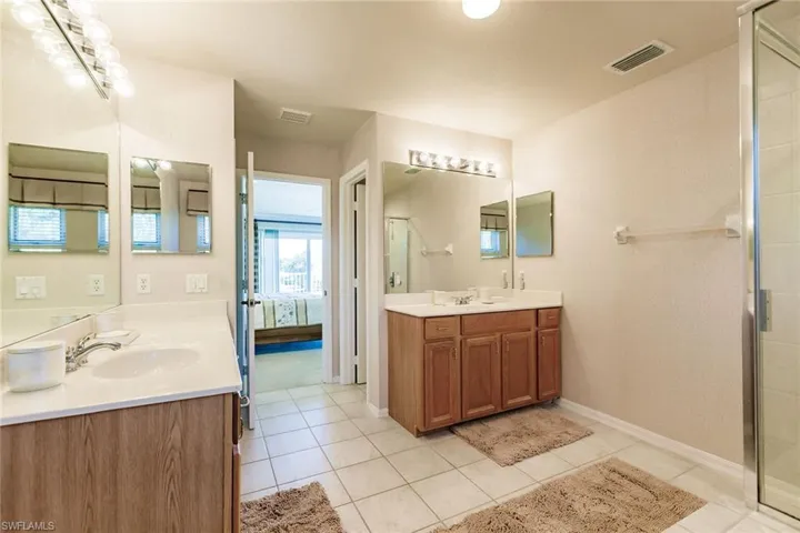 7859  Berkshire Pines  DR, Naples, FL 34104