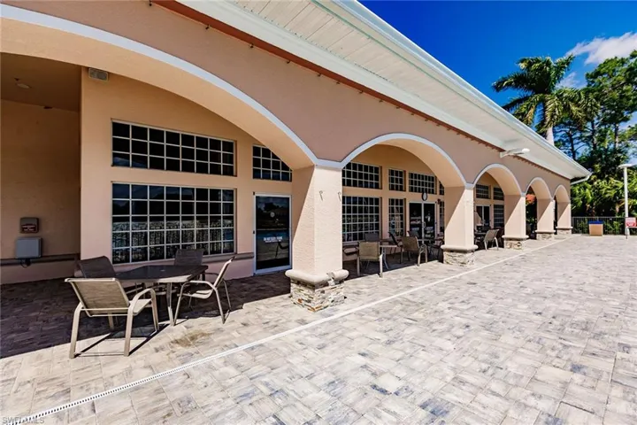 7859  Berkshire Pines  DR, Naples, FL 34104