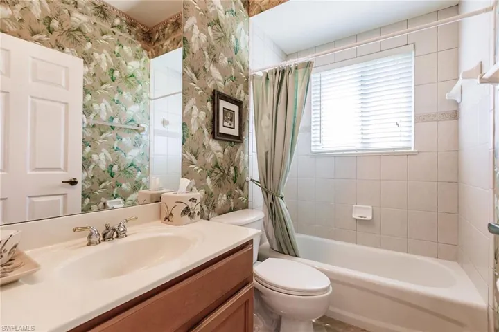 7859  Berkshire Pines  DR, Naples, FL 34104