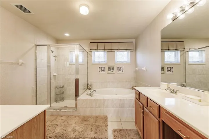 7859  Berkshire Pines  DR, Naples, FL 34104