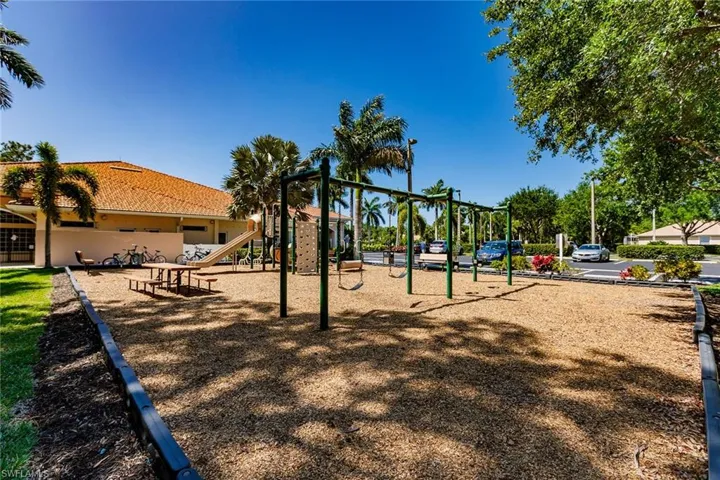 7859  Berkshire Pines  DR, Naples, FL 34104