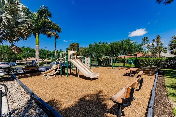 7859  Berkshire Pines  DR, Naples, FL 34104