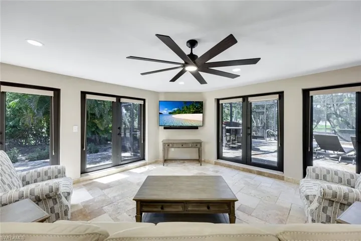 Access the lanai from ALL main living areas.