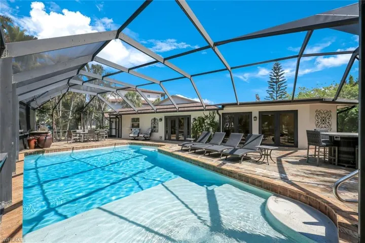 PLENTY of room to entertain ALL YEAR LONG!