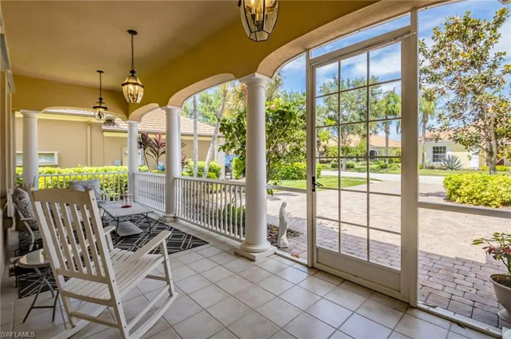 Spacious Screened in Porch