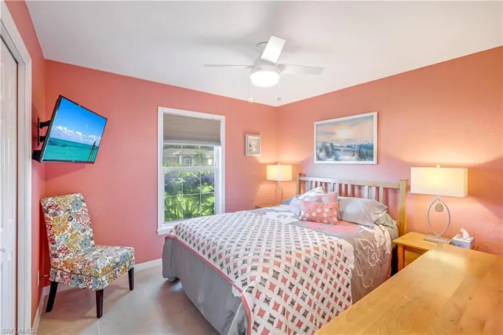 Guest bedroom.