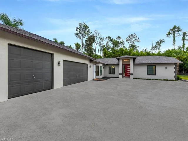 Custom Built w/ Extended Garage