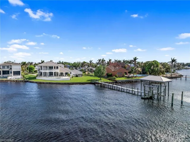 View of water feature featuring a dock
