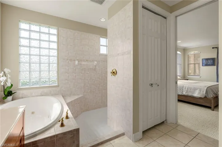 2621  ESTRELLA  CT, Naples, FL 34109