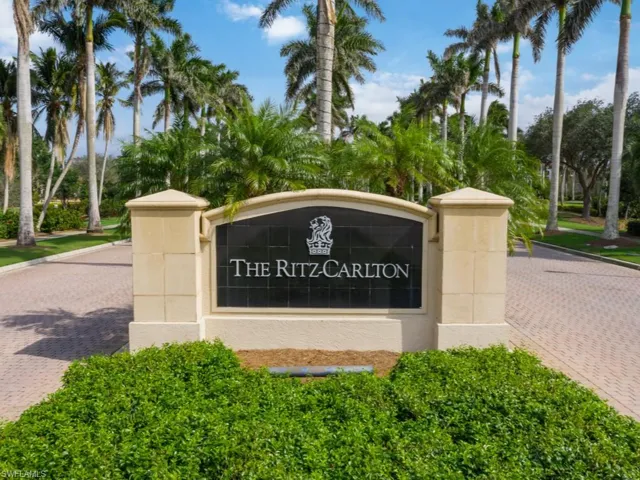 2621  ESTRELLA  CT, Naples, FL 34109